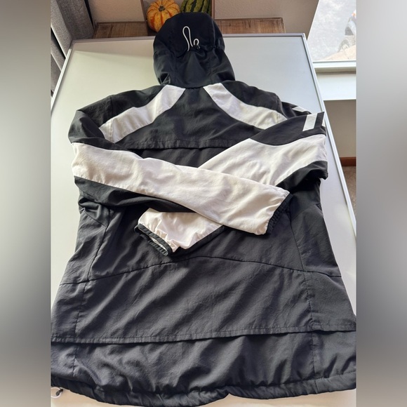 Adidas Men's Black and White Windbreaker - Picture 8 of 8